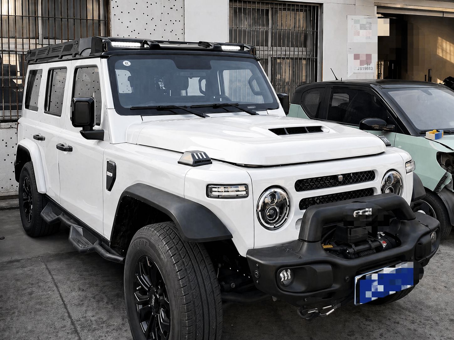 Off-Road Roof Spoiler (with Integrated Off-Road Lights)