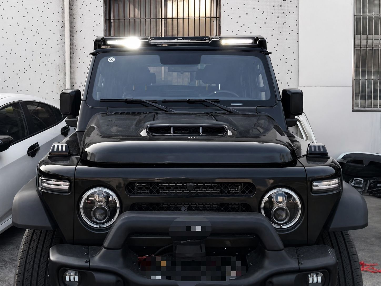 Off-Road Roof Spoiler (with Integrated Off-Road Lights)